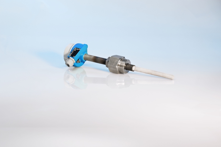 Thermometer with ceramic thermowell