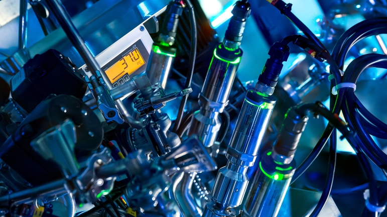 World first self-calibrating thermometer: iTHERM TrustSens World first self-calibrating thermometer: iTHERM TrustSens